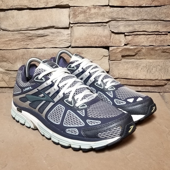 brooks ariel size 10